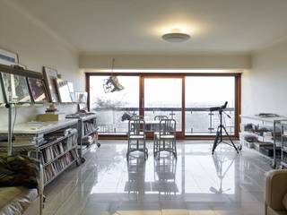 Dit instapklare appartement in Sint-Jans-Molenbeek biedt een zeldzame combinatie van modernistische architectuur en comfort. Het pand bevindt zich...