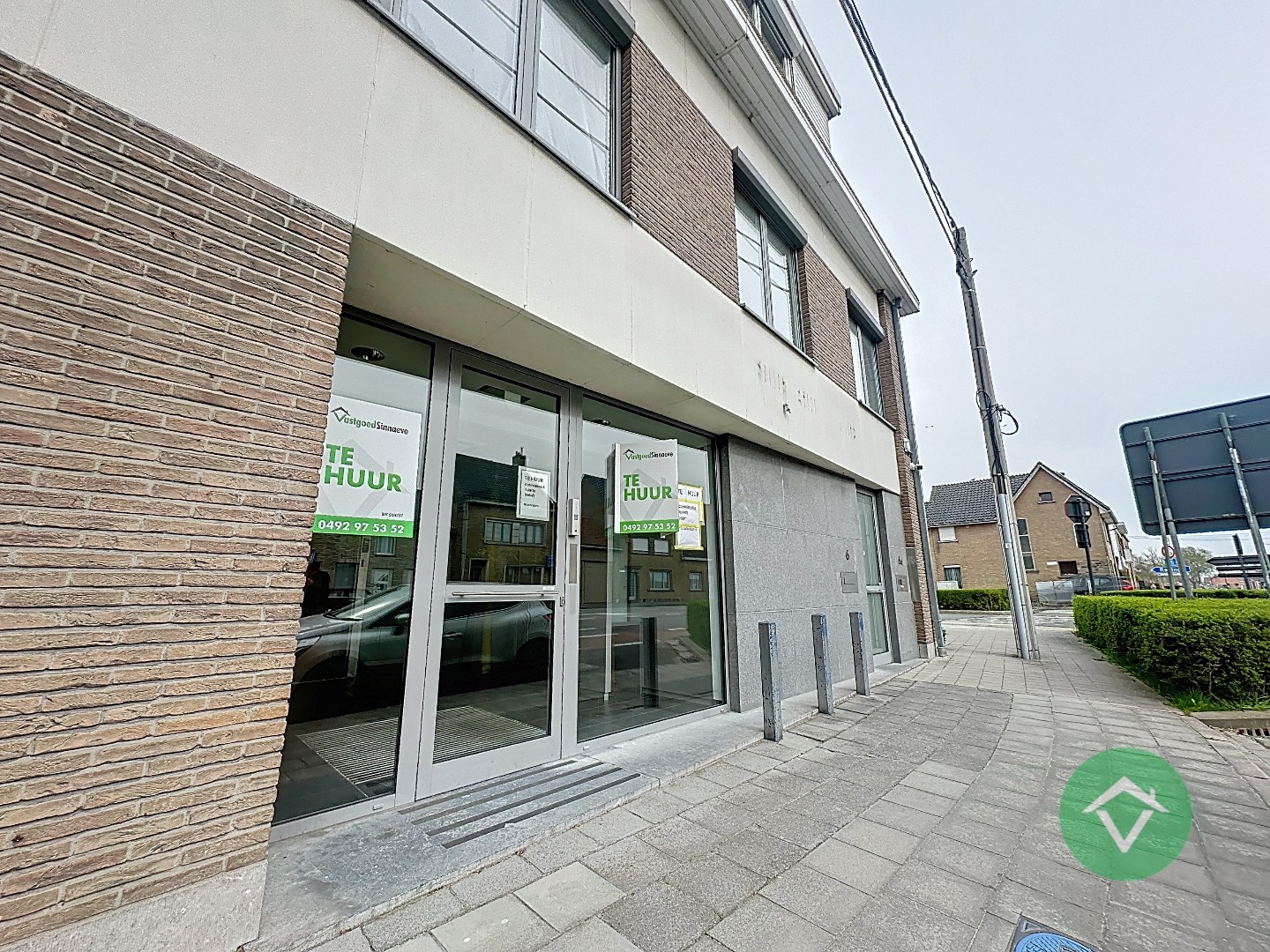 Commerciële toplocatie in Vleteren met burelen, vergaderruimtes en parking - foto 3