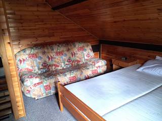 Het appartement is gelegen in een geklasseerd dorp " Frahan" - vlak aan de Semois, een doodlopende straat m.a.w. rustig dorpje met weinig...