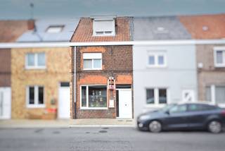 Deze standaard rijwoning in Ardooie is een ideale plek voor gezinnen die op zoek zijn naar een comfortabel en gezellig huis. Met een terras en...