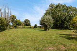 Graag bieden wij u deze te renoveren woning aan met bijzonder veel mogelijkheden, gelegen in het pittoreske Bever, een kleine...