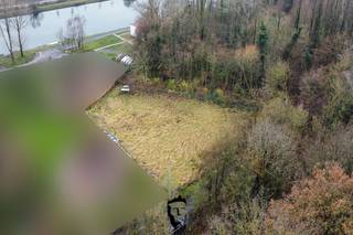 Droomt u er van om te wonen in een eigen creatie? Dit prachtig perceel bouwgrond is gelegen op een boogscheut van het centrum van Stasegem. Voor...
