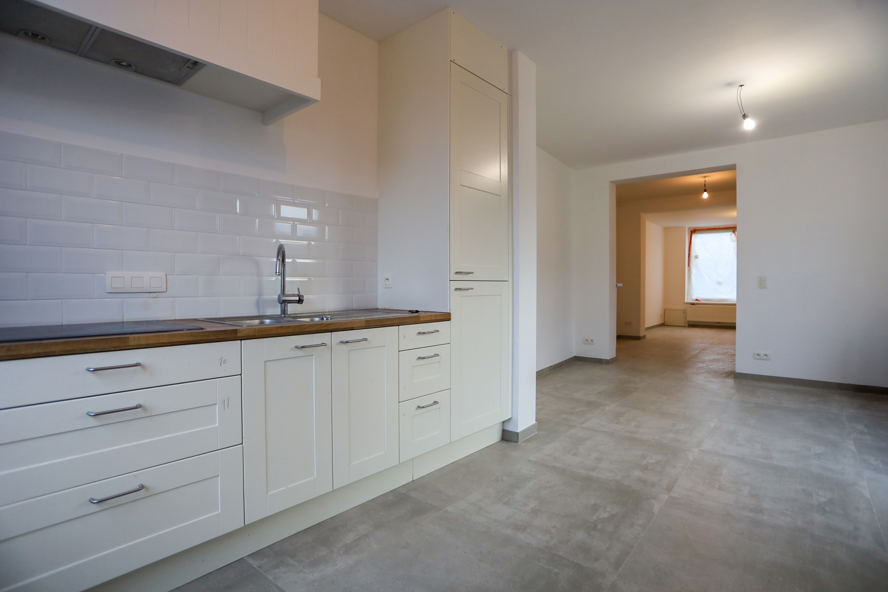 Gerenoveerde woning met 2 slpks en zij-ingang - foto 5