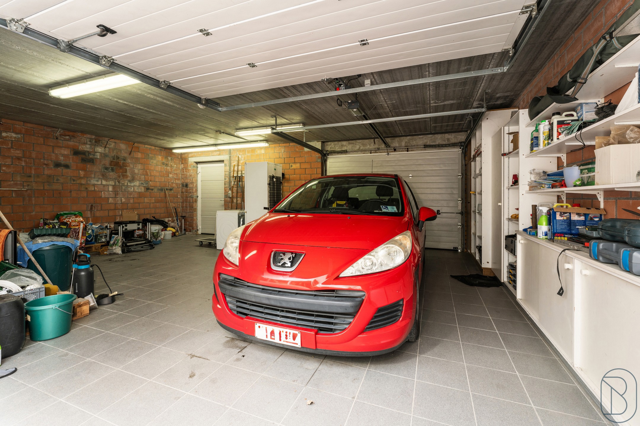 Vernieuwde handelszaak met woonst, en grote garage - foto 4