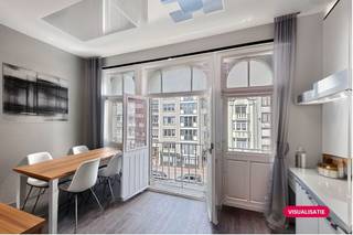 Ontdek dit stijlvol gerenoveerd appartement van 45m² op de 3de verdieping van een kleinschalig gebouw aan de Rogierlaan 20 in Blankenberge – op amper enkele stappen van de zeedijk en het levendige winkelcentrum.Dit appartement werd in 2024 volledig gerenoveerd en is instapklaar. Dankzij de vergunning voor vakantieverhuur is het niet alleen ideaal als eigen vakantieverblijf, maar ook een slimme investering.Troeven van dit appartement:-1 gezellige slaapkamer-Volledig gerenoveerd in 2024-Geïsoleerd dak-Elektrische verwarming met energiezuinige infraroodpanelen-Gebouw volledig conform-Vergund voor vakantieverhuurDe ligging is ronduit fantastisch: binnen enkele minuten wandel je naar het strand, gezellige restaurants, tal van winkels en openbaar vervoer. Hier geniet je ten volle van de zee, de stad en de sfeer van Blankenberge.Wil je graag meer info of een bezoek inplannen?Contacteer de dossierverantwoordelijke Céline Desmet via 0472 18 38 50 of celine.desmet@dewaele.comDeze AI-visualisaties zijn bedoeld als inspiratie. Er werd geen rekening gehouden met technische specificaties, stedenbouwkundige voorschriften of de concrete mogelijkheden tot realisatie.