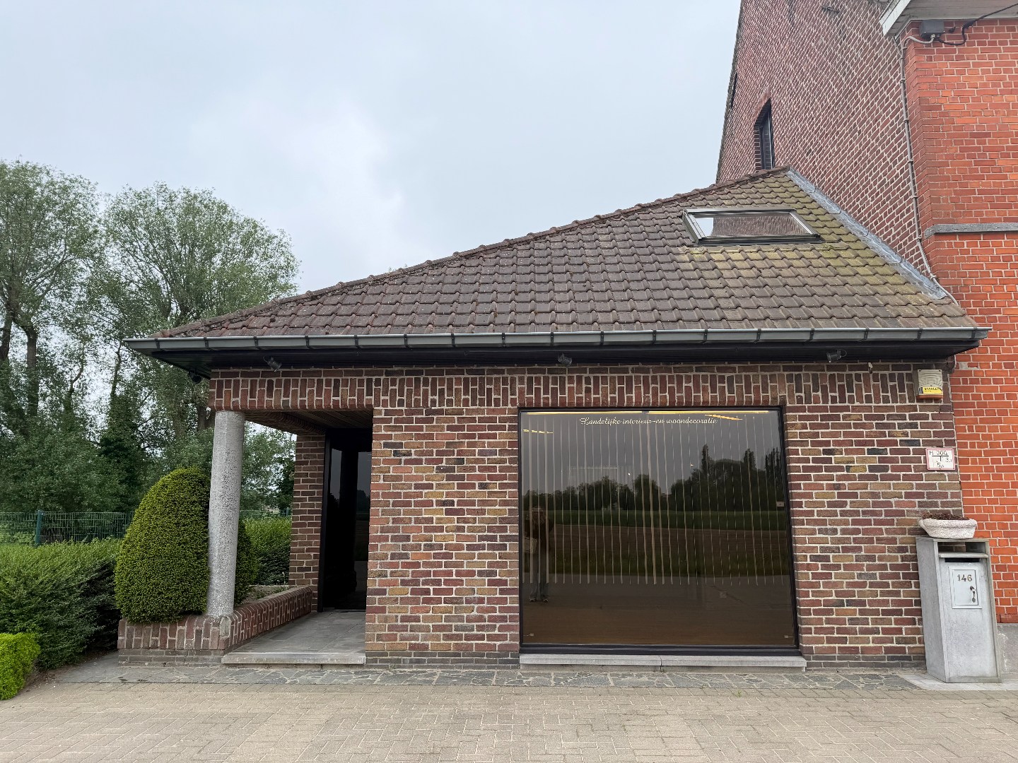 Commerciële ruimte van 134 m² met bijhorende parkingplaatsen - foto 1