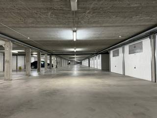 In het ondergronds complex Waterfront gelegen aan de jachthaven, op wandelafstand van een tramhalte en meerdere supermarkten en in de nabijheid...