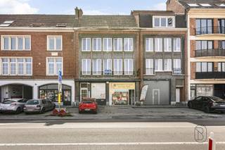 <p>Situé au deuxième étage d'une petite copropriété de deux lots face à la gare de Tournai, cet appartement deux chambres actuellement loué 640€/mois se compose comme ceci : <br /><br />Un hall d'entrée, un séjour, une cuisine, deux chambres à coucher et une salle de bains, une cavette et un grenier.<br /><br />TECHNIQUES : Chauffage central au gaz, électricité conforme, PEB B, loué 640€/mois, idéal pour rendement locatif.</p>