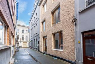 De studentenkamer is gelegen in de universiteitsbuurt op wandel- & fietsafstand van het Centraal station, de Grote Markt, de Groenplaats en de...