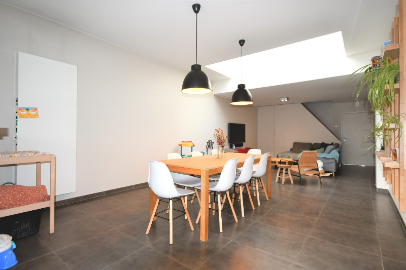 Uitzonderlijk mooi afgewerkte goed gelegen en goed geïsoleerde gezinswoning met 3 slaapkamers TE KOOP via EXPERT-IMMO - foto 5