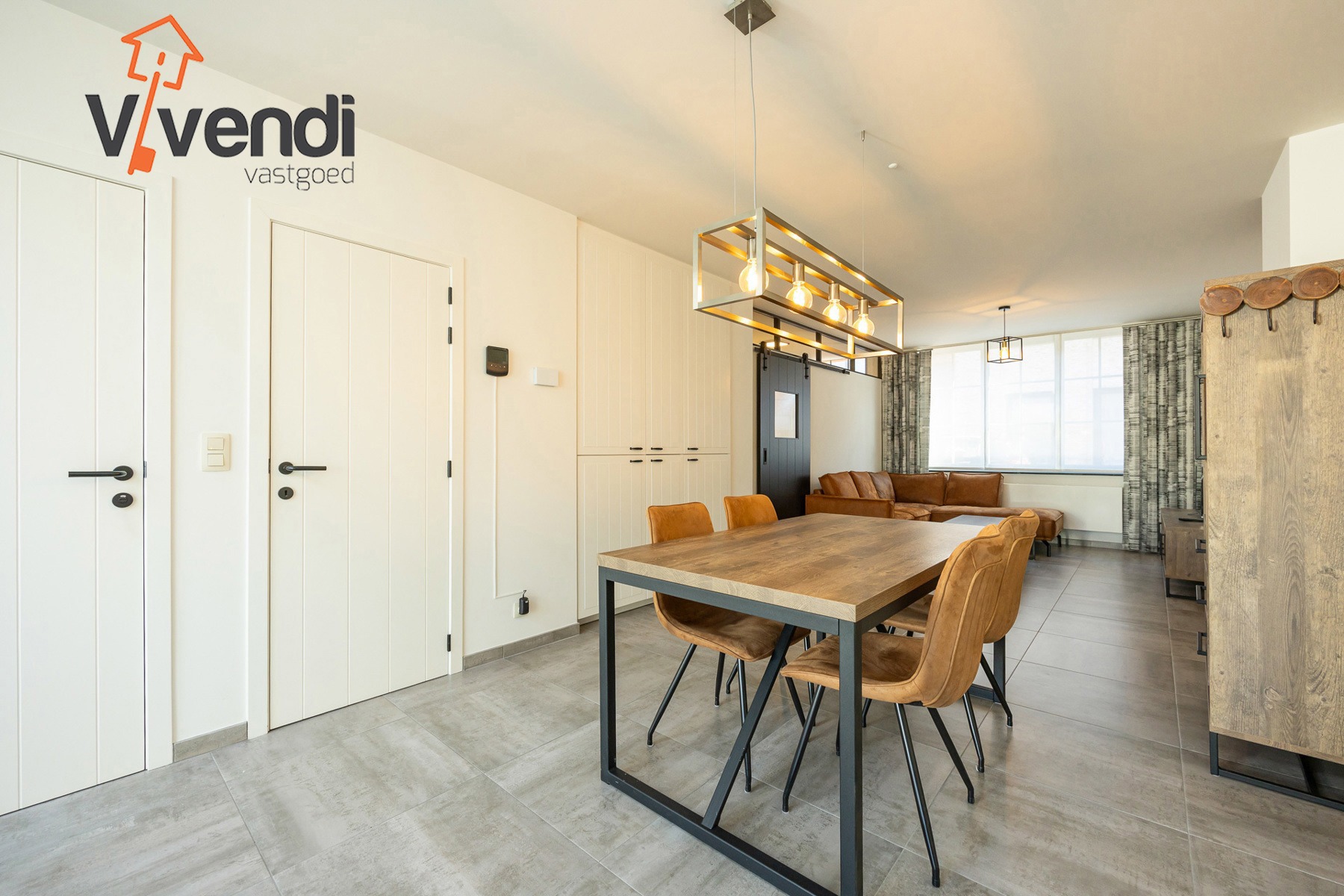 Instapklare stadswoning recent volledig gerenoveerd! - foto 5