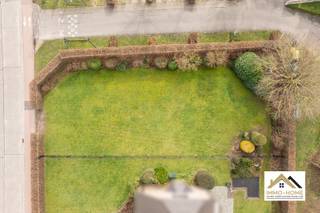 Bouwgrond voor een OB in het hart van het centrum van Lochristi ...het kan nog ...<br /><br />650 m2, bouwdiepte van 15 meter is mogelijk!! Prijs bedraagt 399 euro / m2<br /><br />Inschrijvingen via mail naar info@immo-home.be, geen telefonische inschrijvingen! Volg ons op Fb en Insta. Voor meer info: www.immo-home.be. GRATIS SCHATTING GRATIS FINANCIEEL ADVIES