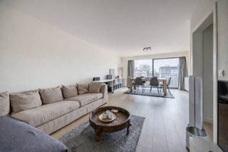 Bent u op zoek naar een 2-slaapkamer appartement (79m²) met 2 terrassen en garagebox? Of ben u op zoek naar een ideale investering voor verhuur?...