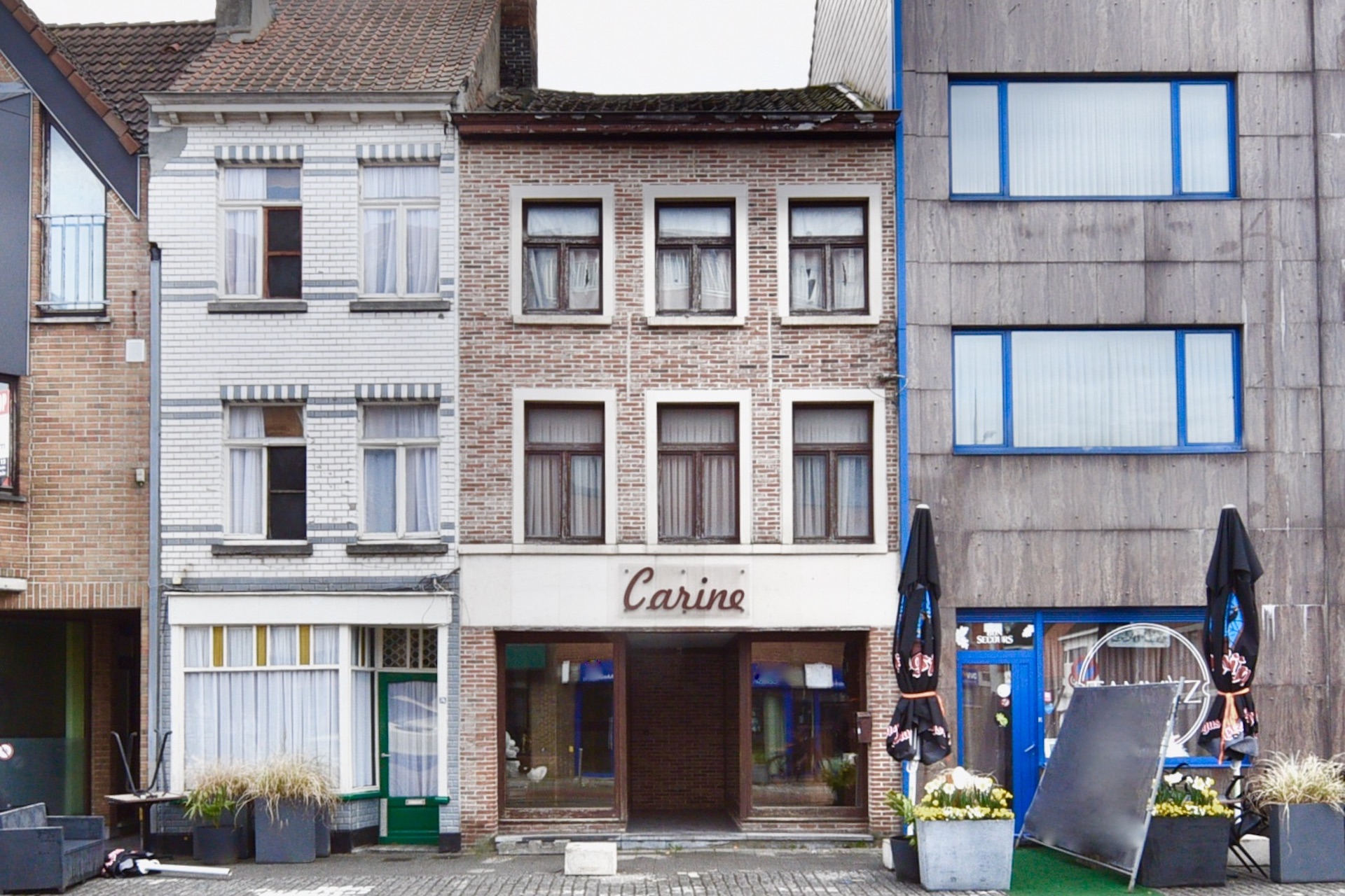 Te renoveren gebouw met commercieel gunstig gelegen handelsruimte in Eeklo voor 189000 EUR - foto 1