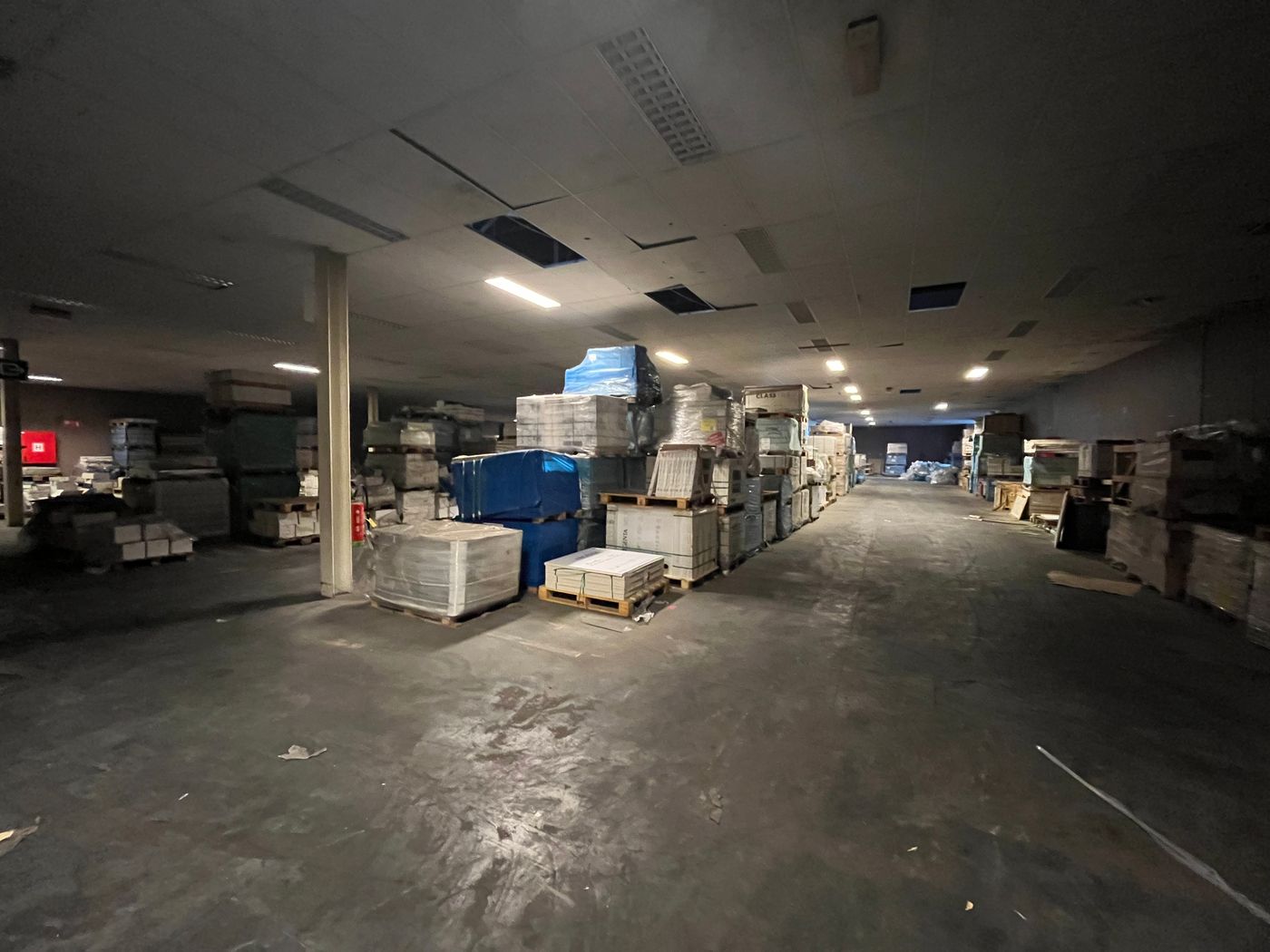 Uitstekend gelegen showroom/magazijn van 1.441 m² nabij de E17 - foto 4