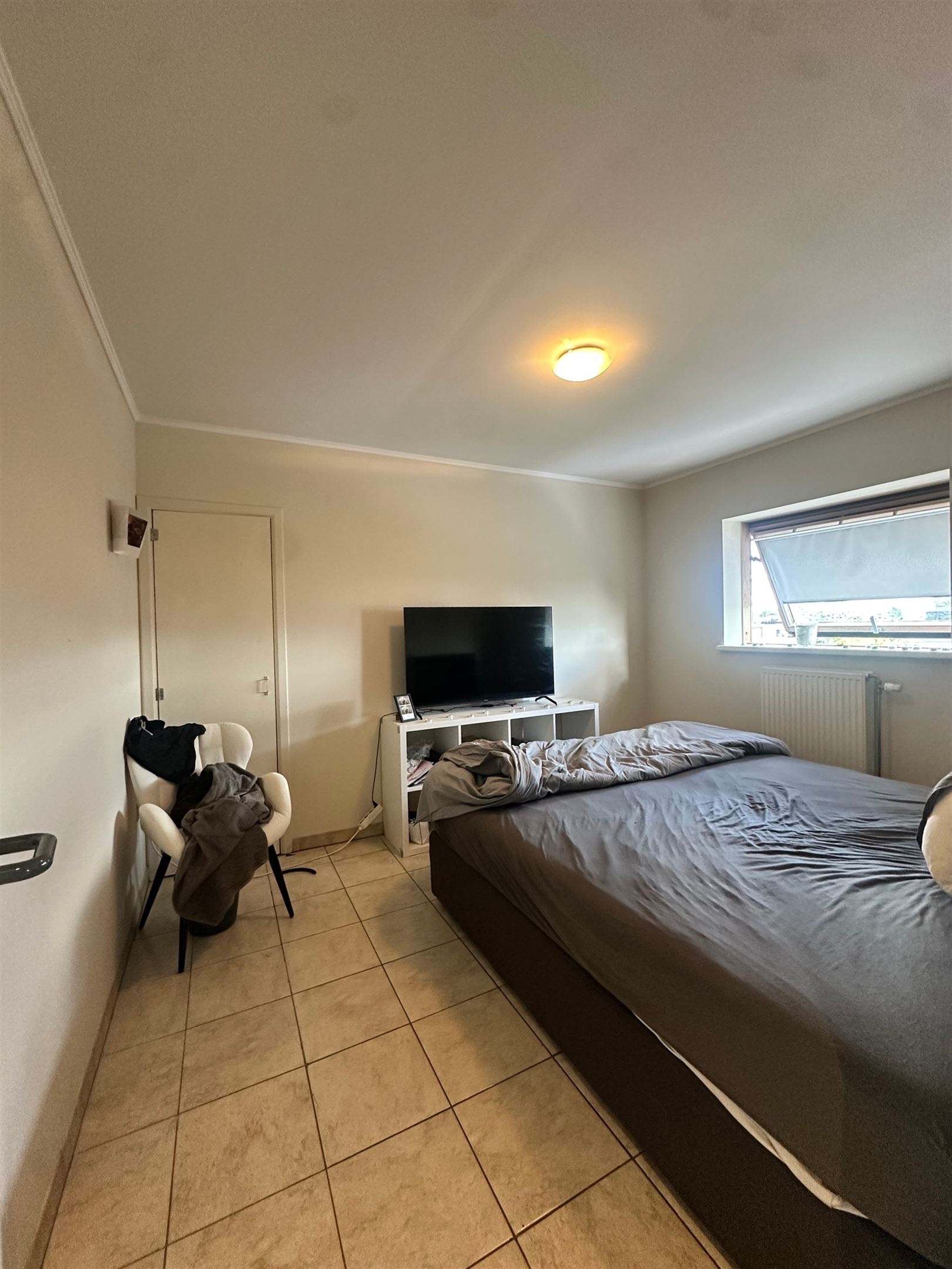 Lichtrijk en instapklaar dakappartement met 2 slaapkamers in het centrum van Buggenhout. - foto 5