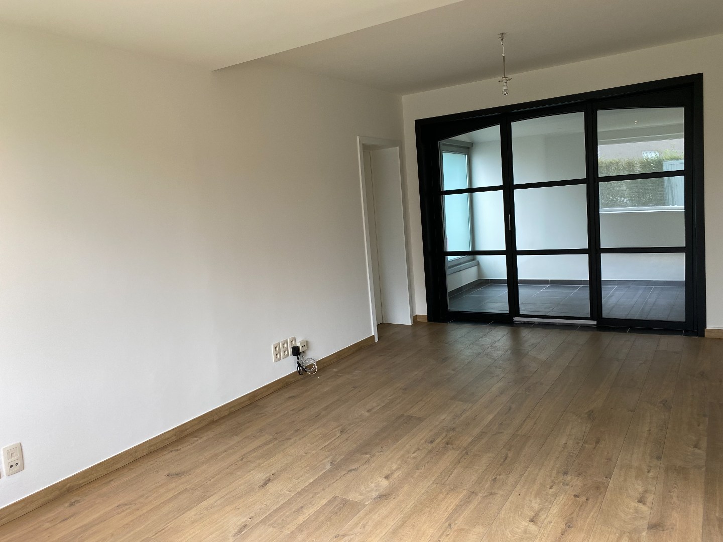 Charmante gerenoveerde halfopen woning met 2 slaapkamers, tuin en garage - foto 5