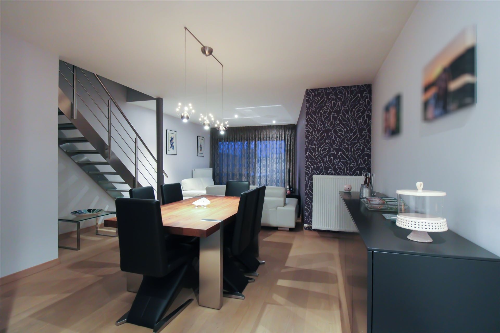 Instapklaar duplexappartement met terras, twee slaapkamers, twee parkeerplaatsen en ruime kelderberging te Maasmechelen! - foto 4