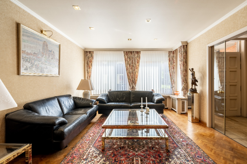 Centraal gelegen ruime woning met 4 slaapkamers. - foto 3