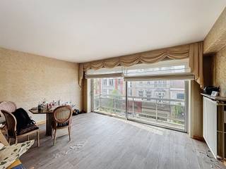 APPARTEMENT OP TOPLOCATIE IN HARTJE ROESELAREONTDEK DIT LICHTRIJK APPARTEMENT OP EEN ABSOLUTE TOPLIGGING, OP AMPER 50 METER VAN DE GROTE MARKT VAN...