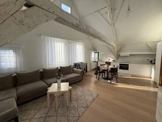<p><span>This spacious 2-bedroom apartment is located on the top floor of a well-maintained building in downtown Brussels. </span></p><p><span> </span></p><p><span>The apartment features a spacious living area with an open kitchen. Thanks to the many windows, the apartment enjoys plenty of natural light, and the high ceiling adds to the sense of spaciousness. </span></p><p><span> </span></p><p><span>There are also two full-sized bedrooms, each with a built-in closet. One of the bedrooms also has an en suite bathroom with a shower. </span></p>