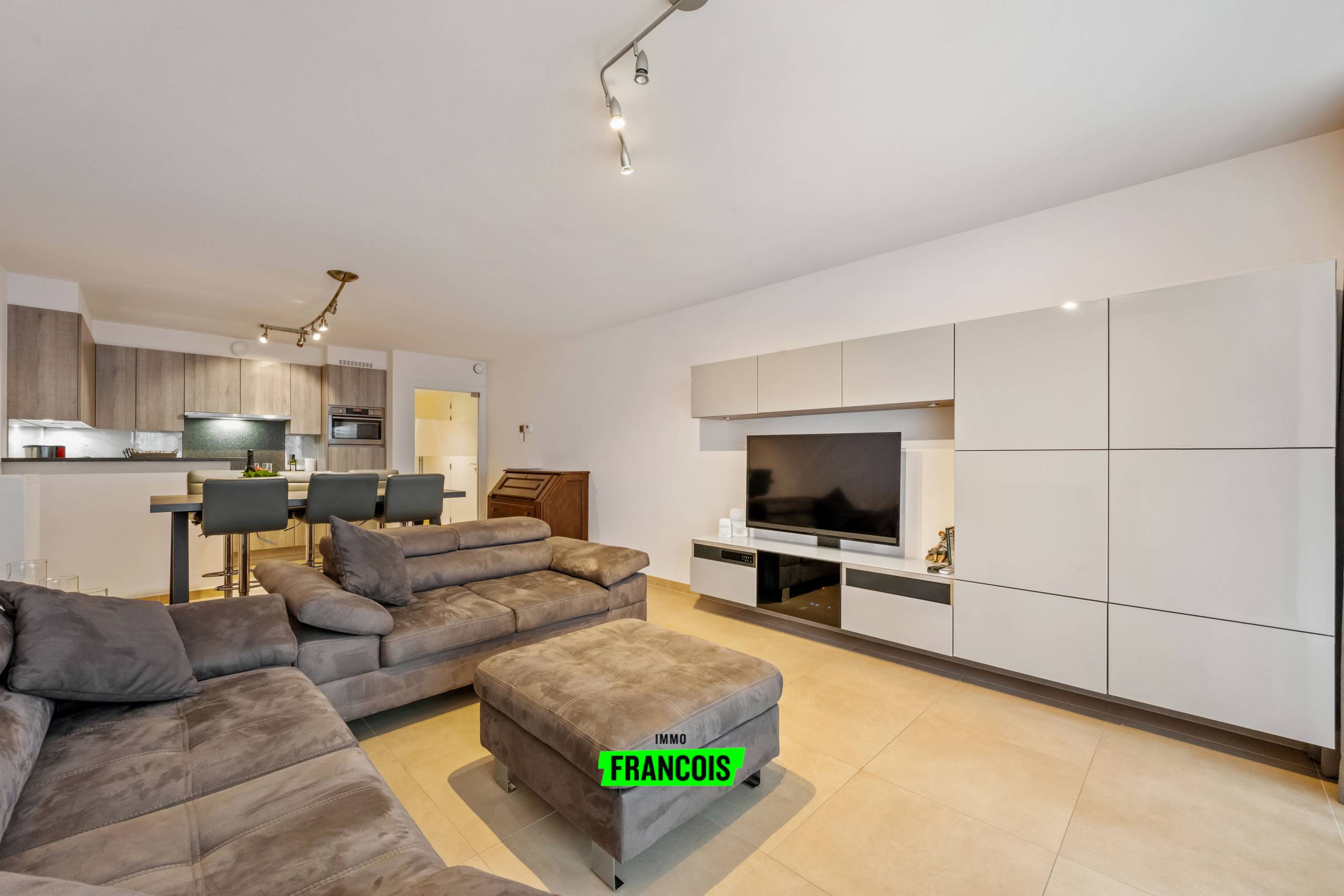 Instapklaar appartement in modern gebouw nabij Petit Paris te Oostende. - foto 1