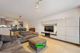 Dit ruime tweeslaapkamerappartement is gelegen aan Petit Paris te Oostende. In de omgeving zijn er talrijke buurtwinkels, openbaar vervoer en...