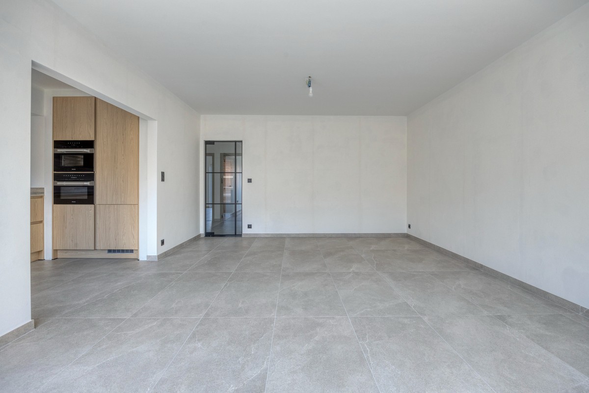 Luxueus, volledig gerenoveerd appartement met 3 slaapkamers, autostaanplaats en kelder - foto 5