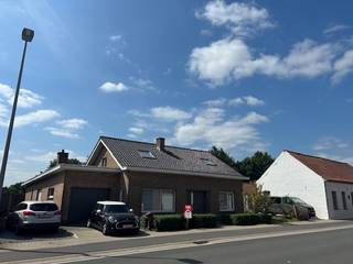 Alleenstaande woning met 5 slaapkamers op 843m².Kom zeker eens een bezoekje brengen bij deze ruime woning met Zuid gerichte tuin die te koop staat in...