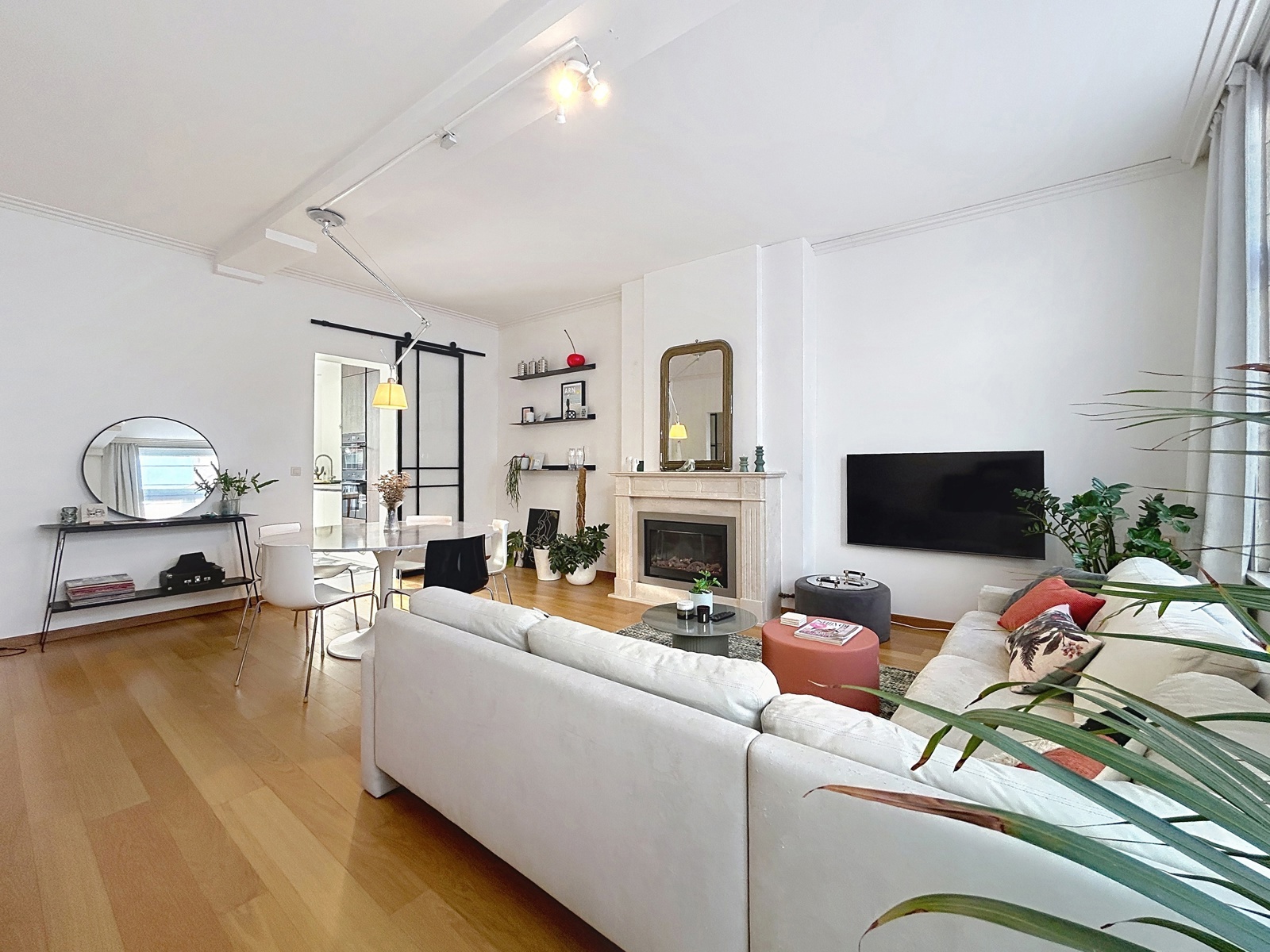 Ruim appartement met 3 slaapkamers, zonneterras en studio - foto 1