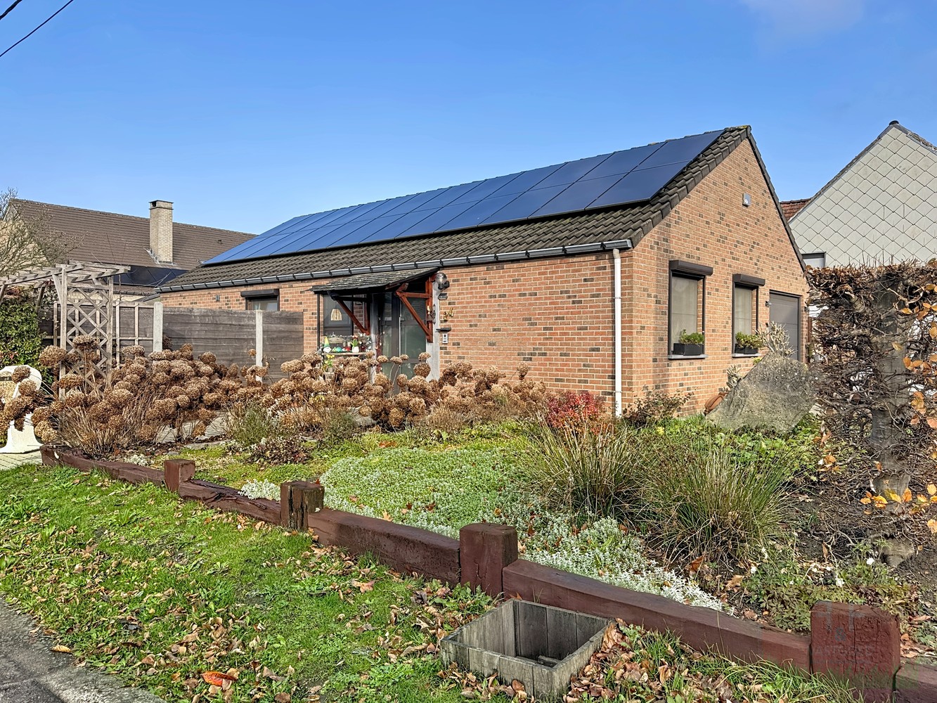 Instapklare energiezuinige vrijstaande bungalow met 3 slaapkamers en inpandige garage - foto 2