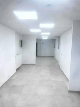 Gelegen op het drukbezochte kruispunt van de Korte Zoutstraat en het Keizersplein, biedt dit commerciële pand een uitstekende zichtbaarheid...