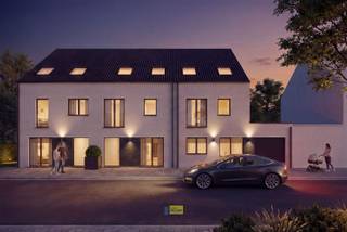 <p><span>Deze prachtige energiezuinige halfopen nieuwbouwwoning is ideaal gelegen nabij centrum van Turnhout, op wandelafstand van winkels, scholen en openbaar vervoer. De woning combineert modern comfort met een duurzame bouwkwaliteit.</span></p><p><span>Op het gelijkvloers bevindt zich een lichtrijke leefruimte met open, volledig ingerichte keuken die uitgeeft op de tuin, alsook een ruime garage.</span></p><p><span>De woning beschikt over 4 ruime slaapkamers en 2 stijlvolle badkamers, ideaal voor gezinnen of wie extra ruimte zoekt voor bureau of hobbykamer.</span></p><p><span>Dankzij de warmtepomp, zonnepanelen, hoogwaardige isolatie en ventilatiesysteem D geniet u van een laag energieverbruik en optimaal wooncomfort. Verder beschikt de woning over een verfijnde afwerking met kwalitatieve materialen.</span></p><p><span>Instapklare, toekomstgerichte woning nabij het centrum van Turnhout.</span></p>
