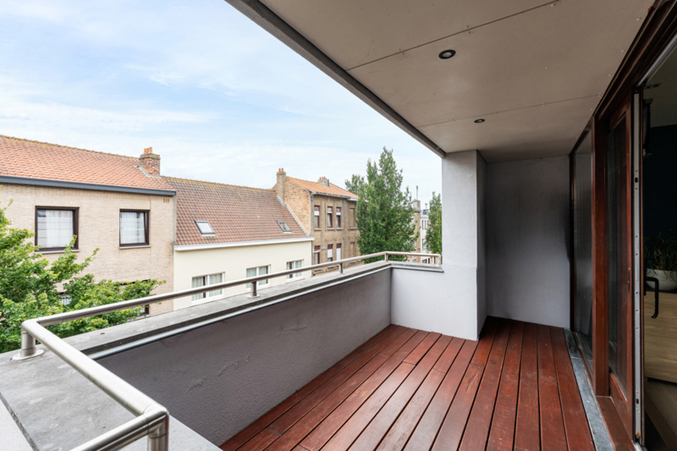 Ruim duplex-appartement met terras en inbegrepen staanplaats - foto 4