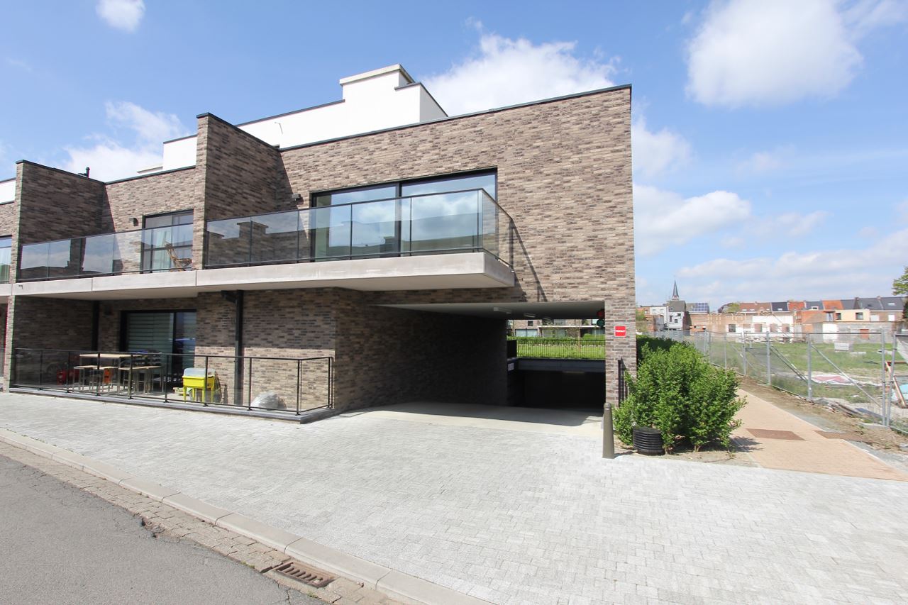 Garage for rent in Mechelen - photo 1