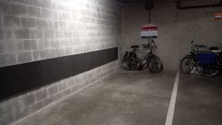 Autostaanplaats (+/- 2,35 m B x +/- 5,50 m D) te koop in afgesloten ondergrondse garage binnen de ring van Turnhout Vermelde...