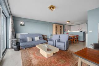 Appartement meublé et bien entretenu (91 m²) au deuxième étage d'un immeuble récent sur le front de mer de Blankenberge. Salle de séjour...