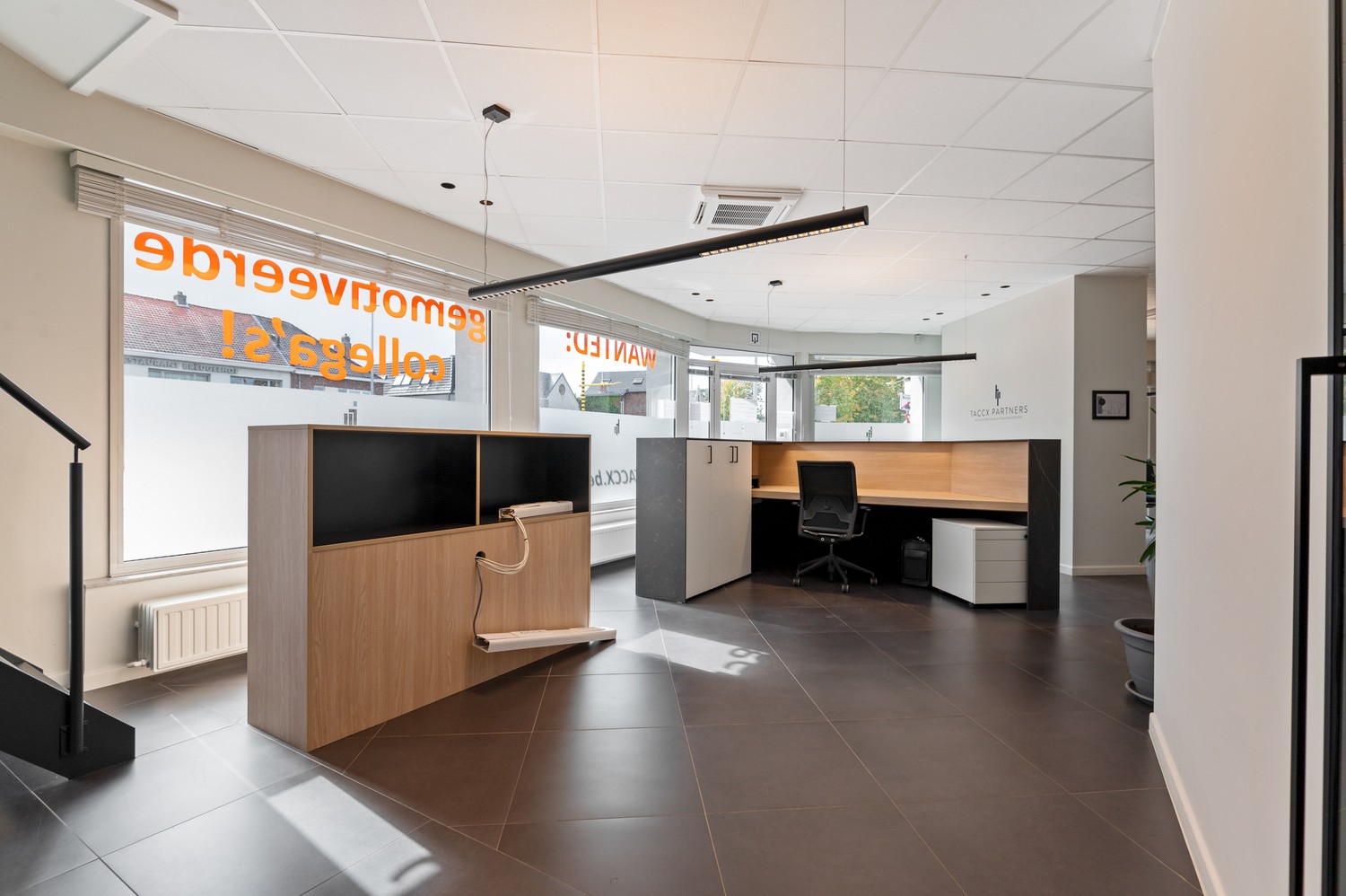 Ruim kantoorgebouw op een centrale locatie te koop in Wommelgem - foto 3