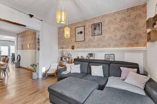 Voor meer info of een bezoek, bel 054 69 39 36 - Op een uitstekende ligging in Tubeke bevindt zich deze gezellige, verder af te werken woning op...