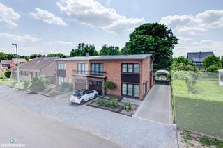 VERZORGDE WONING IN HALFOPEN BEBOUWING MET 3 SLAAPKAMER, INPANDIGE GARAGE EN TUIN TE OUDSBERGEN*** Bekijkt U deze woning via een aanverwante website?...