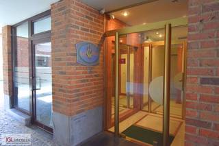 Immo Groot Leeuw vous propose ce spacieux appartement de 3 chambres, idéalement situé à proximité du centre de Halle.L’appartement se trouve au...