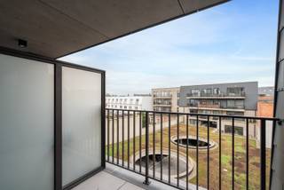 Dit moderne instapklare appartement (bouwjaar 2020 - APP. 2.01 / BUS 0202) is gelegen in hartje Lokeren.Hierbij de grote troeven:🌳 Charmant terras...