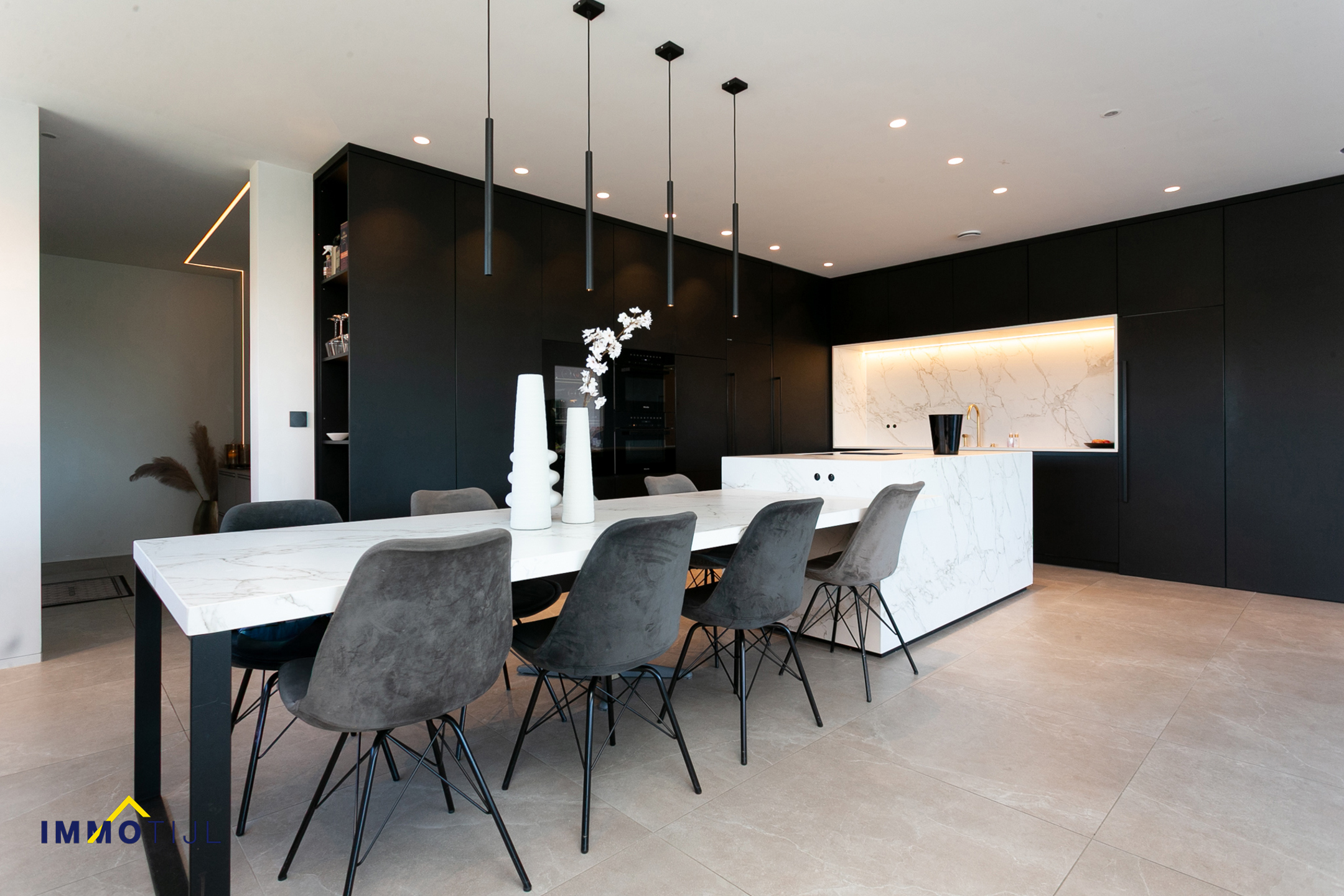 Te koop te Lebbeke: fantastische villawoning op + 7are!  - foto 2