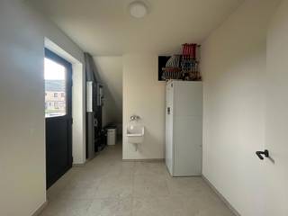  * 18 zonnepanelen (energiezuinig wonen) * Oprit met plaats voor 2 wagens * Mooie, onderhoudsvriendelijke tuin * Centrale ligging nabij winkels,...