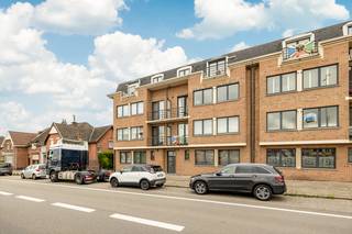 Dit gelijkvloers appartement met tuin en ondergrondse staanplaats, gelegen aan de Antwerpsestraat in Boom, biedt een uitstekende locatie nabij...