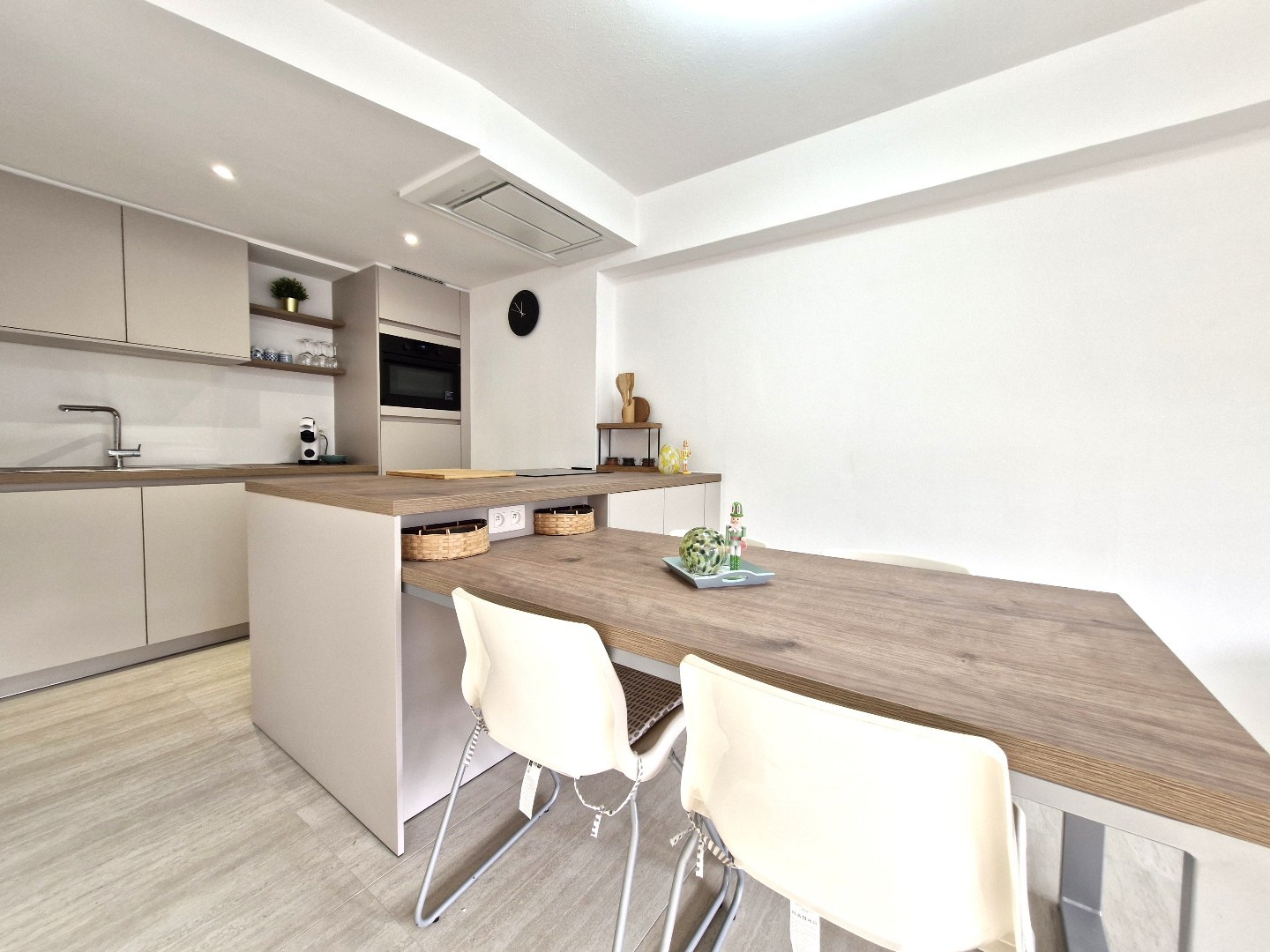 Gerenoveerd appartement aan de achterzijde van de zeedijk. - foto 5