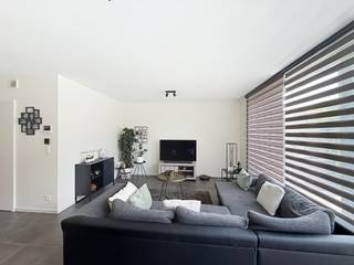 Recent gelijkvloers appartement met tuintje. Autostaanplaats en gezamenlijke fietsen/afvalberging. Gebouw voorzien van zonnepanelen.<br />Indeling : hall, berging, toilet, badkamer voorzien van dubbele lavabo en inloopdouche, 1 slaapkamer vooraan het gebouw.<br />Achteraan open keuken voorzien van microgolfoven, vaatwas, inductievuur, dampkap en koelkast. Woonkamer met ruime lichtinval. Ruim terras.<br />Voor meer info mail vero@berno.be of bel 052/20 24 40.