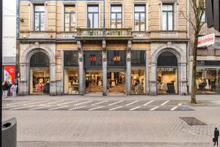 Huurprijs 1.650 EUR per maand+ 193 EUR per maand gemeenschappelijke kosten+ 100 EUR per maand voor de autostaanplaats (faculatief)Kosten...