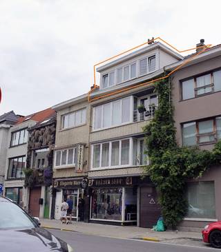 Wonen in deze gezellige straat met alle winkels, bussen en scholen ? Dat kan hier.<br />2 slaapkamers. Keuken en badkamer kan er nog door.<br />Vernieuwde ramen en CV-ketel.