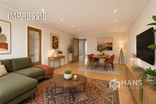 <p><span>Ter Heydelaan 346 (3e verd.) - Deurne</span></p><p><span> </span></p><p><span>Goed onderhouden appartement (84 m²) met 2 slaapkamers en terras (9 m²) in Deurne.</span></p><p><span> </span></p><p><span>In de Ter Heydelaan woon je vlak bij het gemeentepark Bremweide en het Rivierenhof. Je geniet er van een vlotte verbinding met bus, tram en velo, terwijl je met de auto in enkele minuten de in- en uitvalswegen bereikt. Winkels en supermarkten zijn ruim aanwezig in de buurt.</span></p><p><span> </span></p><p><span>Het appartement bevindt zich op de derde verdieping van een goed onderhouden gebouw. Dankzij de kleinschaligheid zijn de vaste kosten beperkt en de verwarming is individueel op gas. Het appartement is doorheen de jaren uiterst goed onderhouden en behaalt een gunstige EPC-score B, maar is hier en daar eventueel naar eigen smaak te moderniseren.</span></p><p><span> </span></p><p><span>Je komt binnen in de hal met ingemaakte vestiairekast. Vooraan bevindt zich de woonkamer (32 m²) met aangrenzend de aparte keuken (9 m²) met basisuitrusting. Je geniet hier van een gunstig en groen zicht op de omgeving. Centraal in het appartement treffen we de badkamer (6 m²) met lavabo en ligbad/douche. De wc is apart. De 2 volwaardige slaapkamers van 11 m² en 15 m² zijn gelegen aan de achterzijde en vanuit de kleinste heb je toegang tot het zuid-oost-georiënteerde terras (9 m²).</span></p><p><span> </span></p><p><span>Ben je op zoek naar een betaalbaar appartement op een gunstige locatie? Mis deze kans niet!</span></p><p><span>Bewoonbare opp. 84 m² ref.: bruto vloeropp. EPC-certificaat Voor meer info of een gratis schatting surf naar www.hansimmo.be</span></p><p><span> </span></p>